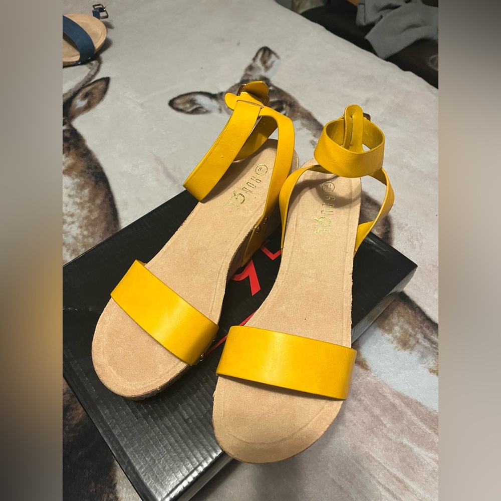 Wedge sandals